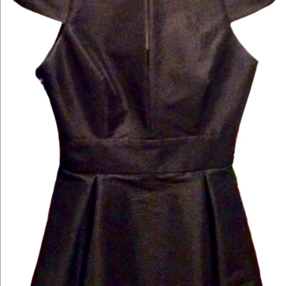 BLACK BACKLESS WONDER DRESS! - Picture 8 of 8